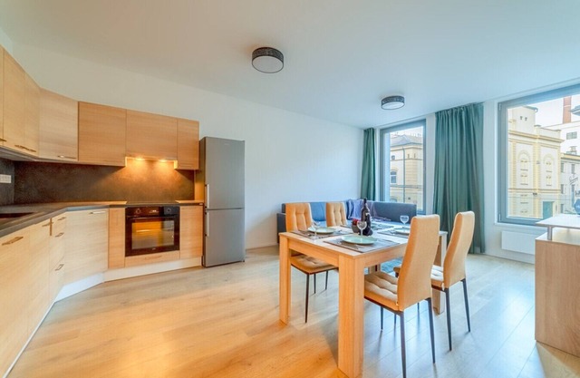 Woodley Apartment & Parking