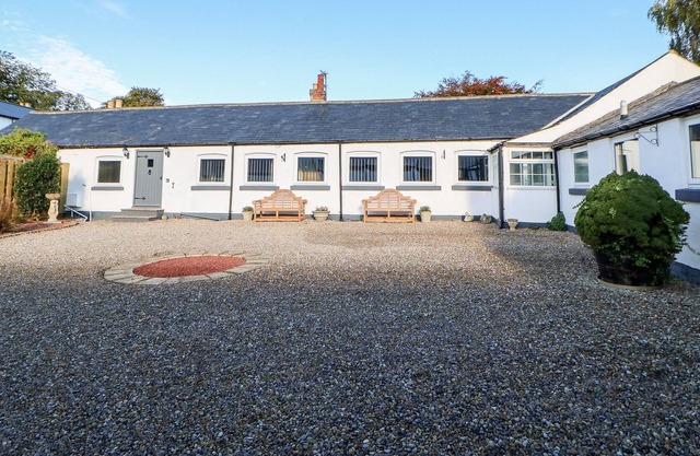 WOODSTOCK LODGE, pet friendly, character holiday cottage in Ferryhill