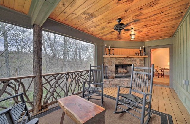 Woodsy Smoky Mtn Hideaway w/Grill & Views!