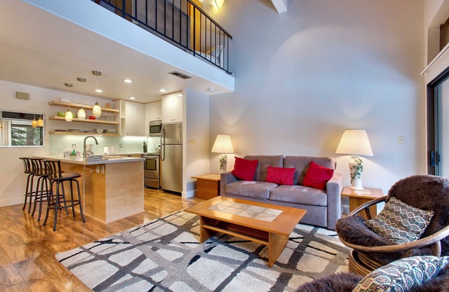Woodsy Suite: 1 BR, 1.5 BA Townhouse in Carnelian Bay, Sleeps 4