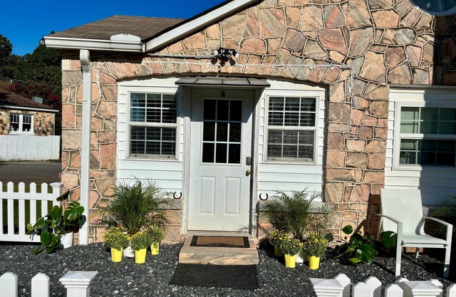 Woodward Villa A - Steps to Downtown Dahlonega