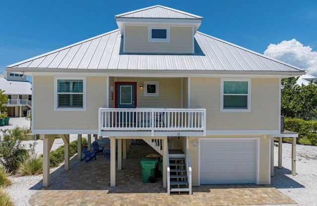 Woodwind Beach 11 | Pet Friendly | Beachfront | Community Pool | Sleeps 6