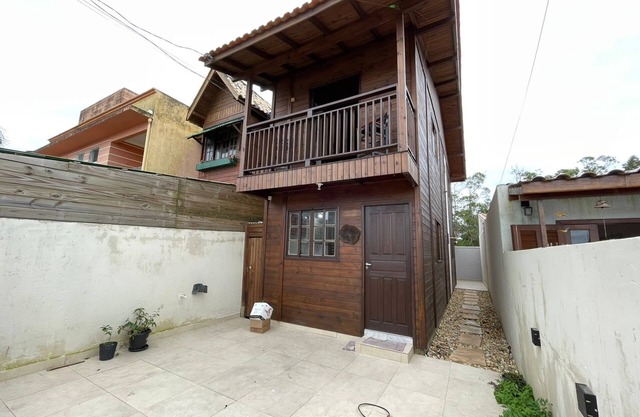Woody House Chalé - O Refúgio Para sua Família na Praia em Florianópolis
