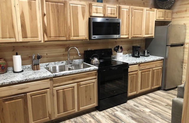 Wooly Bear Retreat-Secluded+Minutes From Salt Fork