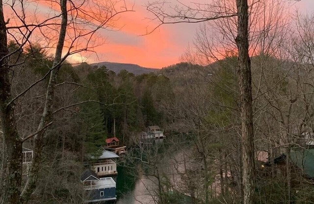 WOW.Mountain and Lake Views, Lake Rabun the "Lake Como" of the US