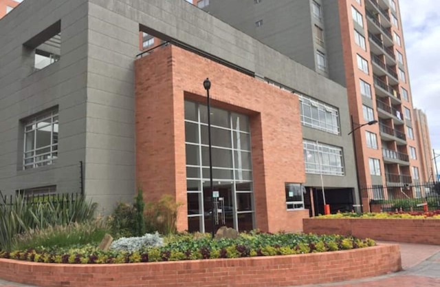 WOW! NEW 3/2BR, NEAR AIRPORT & SHOPPING - PREMIUM!