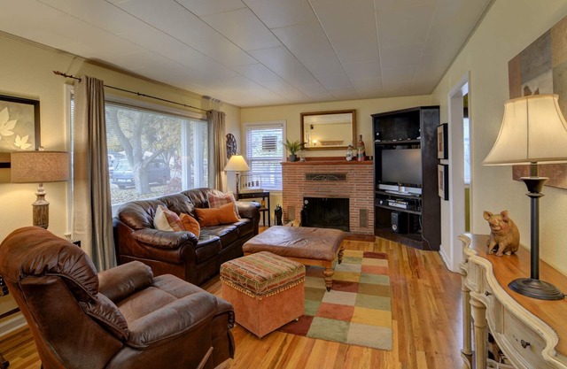 Writer's Cottage by Historic Depot, BSU, Downtown & Morrison Center