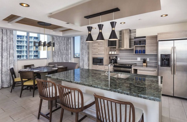 Wyndham Clearwater Oceanfront Presidential Condo, onsite Spa, across from Beach