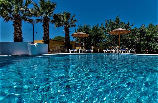 Xenos Villa 2 With 5 Bedrooms Private Swimming Pool, Near the sea