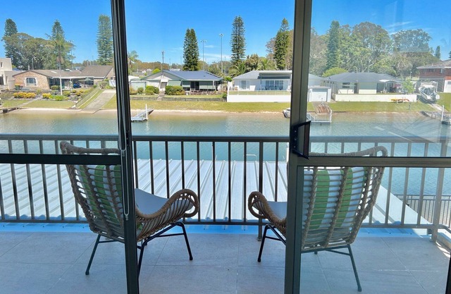 Yabby House - pool, private Jetty, Port Canals