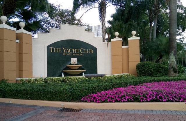 Yacht Club At Aventura