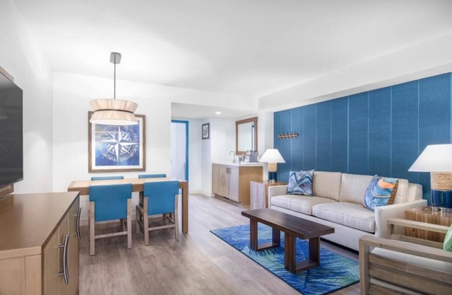 Year-round Heated Pool Delights in Serene Tahoe Surroundings! Pets Allowed Here