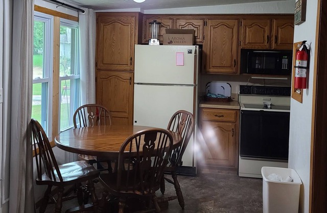 Year round Lake front home, Close to County Park, Golfing, Casino,