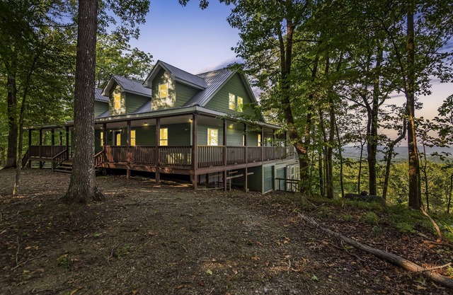 Year Round Mtn View + EV Charger + Hot Tub + Firepit