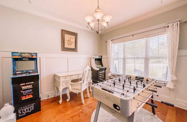 Year Round Rental! Awesome Entertainment, 4 Bedroom-2 King 2 Queen, Pet Friendly