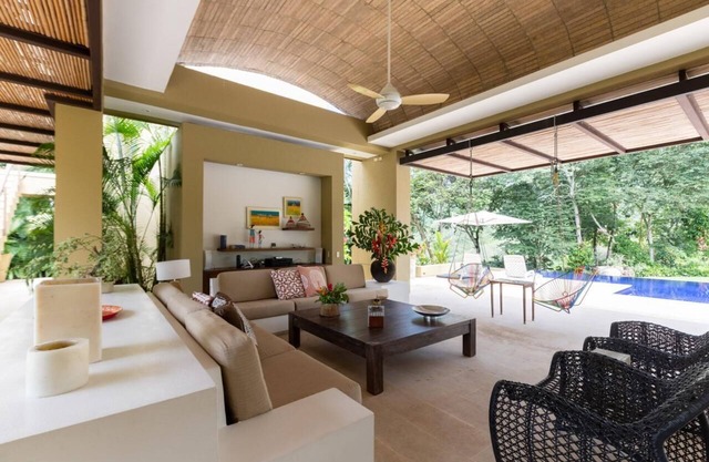 Yeguas U47 by Wynwood House