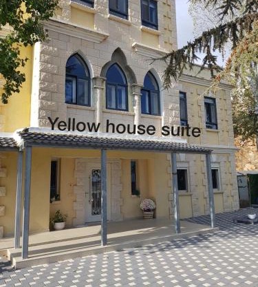 Yellow House Suite
