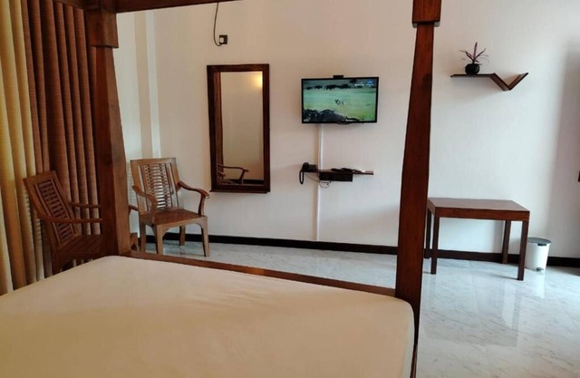 YELLOW SAPPHIRE SUITE
