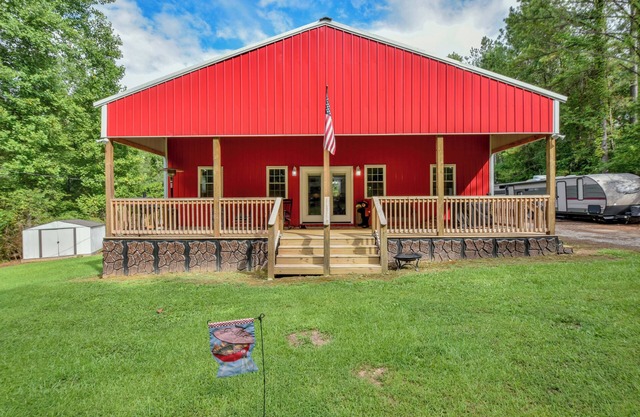 YellowCreek Cabin-A country Getaway 2-bdr cabin with AC, WiFi, Hunting, Fishing