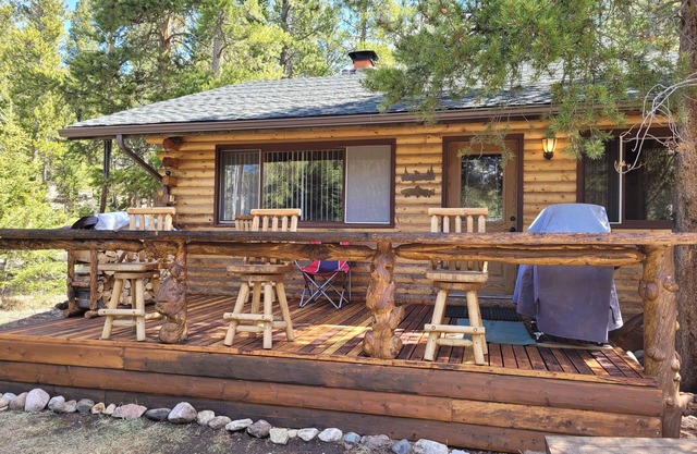 Yellowstone Base Camp- Cabin located on the Chief Joseph Highway
