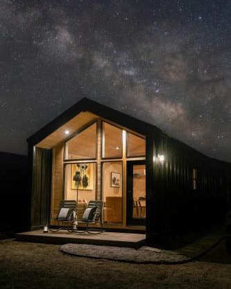 Yellowstone Peaks Hotel