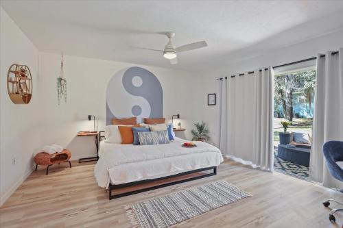 Ying Yang Suite King Bed Zen Condo