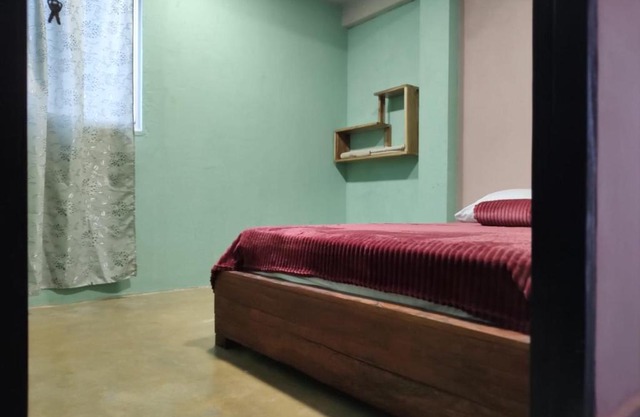 Yolo hostal-restobar