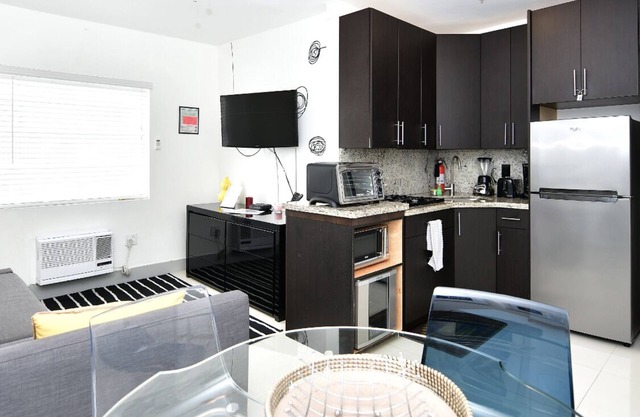 You Have To Be Here-Direct Beach 3rdOcean Dr 1Bed,1Bath Free Beach Club