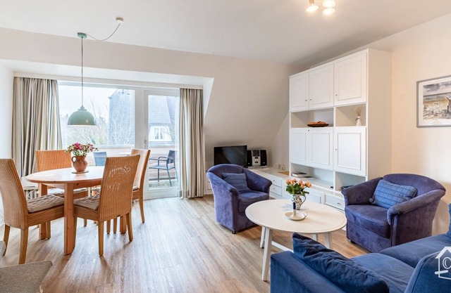 You live quietly and centrally. You can walk to the beach in about 5 minutes.