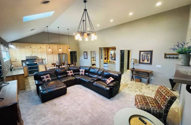 You'll love this Spacious 3 Bedroom plus a loft in the Heart of Amish Country