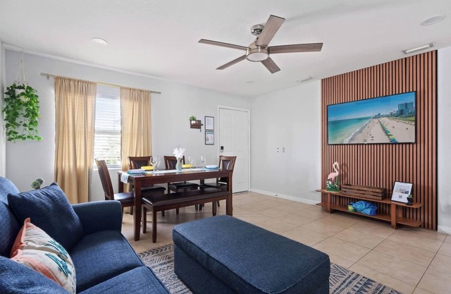 Your Beach Base: 3 miles to Anna Maria, Beaches, IMG & More!