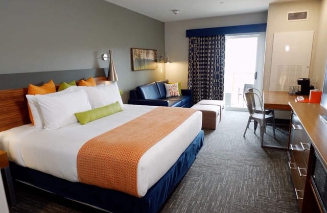Your Catskills Waterpark Hideaway! 3 Big Rooms w/Balconies & Waterpark Access!