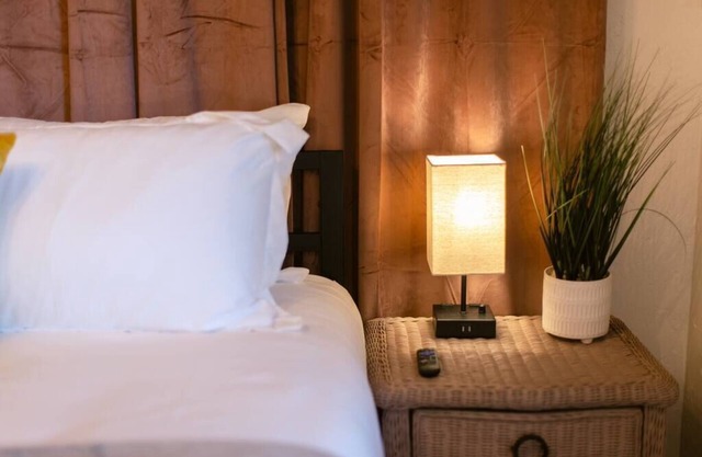 Your easy urban base in Medford! This comfortable Studio includes a King bed, free parking, and a full kitchenette. Steps from downtown dining and entertainment.