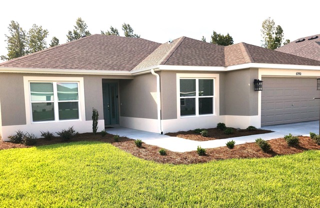Your Florida Luxury Escape! A new private retreat with preserve view & golf cart
