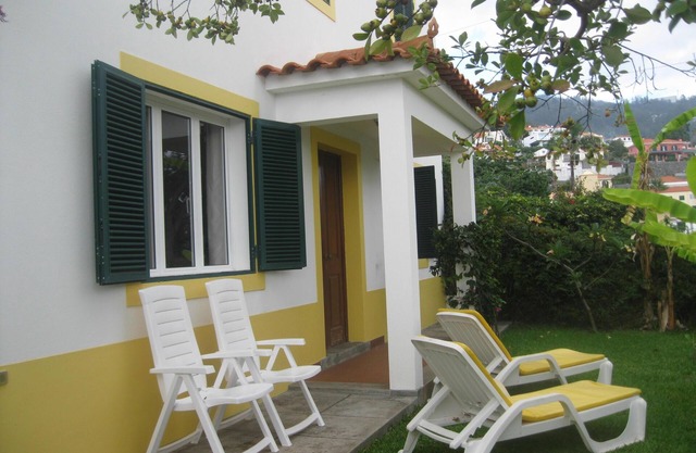 Your home away from home - a large villa with garden - 5 mins from town center