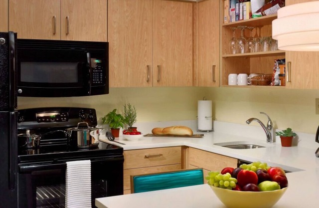 Your Home Away From Home! 3 Relaxing Units, Pool, Free Parking, Pets Allowed