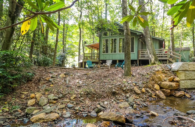 Your Perfect Cabin Stay at Creekside Comfort Is Just a Click Away!