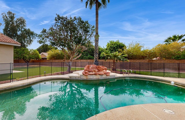 Your Perfect Family Escape in Sunny Peoria – Private Pool and Relaxation Awaits