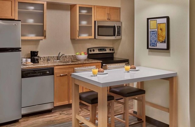 Your Relaxing Getaway Awaits! Pets Allowed, FREE Parking & Breakfast!