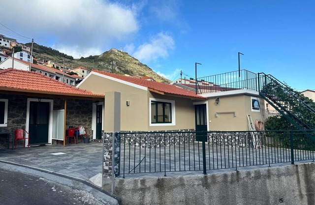 Your retreat between turquoise shores and forested paths