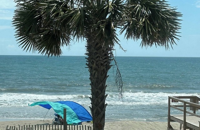 YOUR VIEW! Resort steps to the sand, indoor pool & hot tub Enjoy 3 outdoor pools