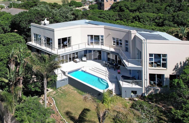 Your villa with sea view, heated pool, close to golf course and beach