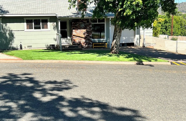 Yreka home near Mt. Shasta