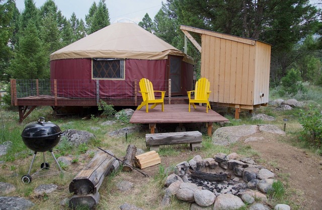 Yurt Next to Clarks Fork of the Yellowstone River, 30 Minutes from Yellowstone