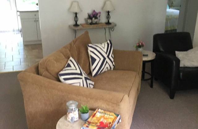 Zee’s hideaway 1, 4431