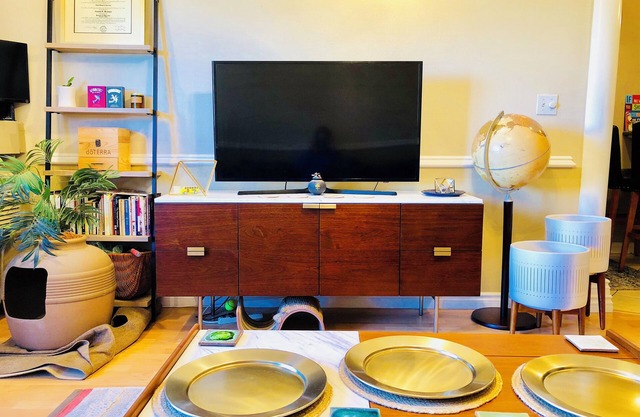 Zen 1-bedroom apartment with WiFi and AC in quiet Los Angeles neighborhood