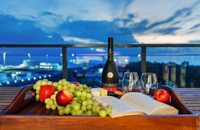 Zen By The Sea: Pool - Balcony Dining - Seaview