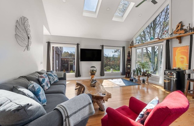 Zen Inspired Retreat with Private Forest Trails