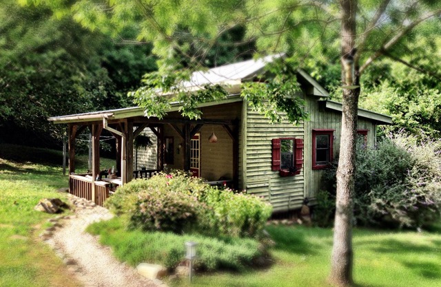 Zen Mountain Escape: Rivers, Nature, Wineries & Solitude