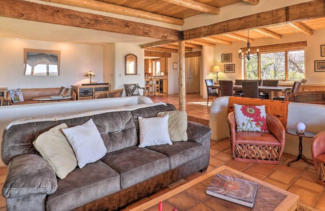 Zen Retreat w/ Guest Home & View, 13 Mi to Town!